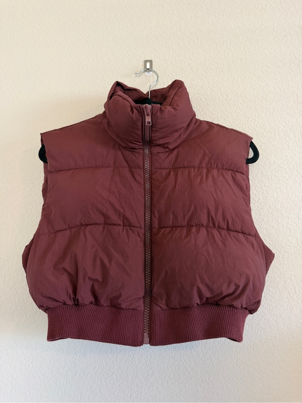 Women's Burgundy Cropped Puffer Vest - Sleeveless Zip Front - Picture 3 of 6